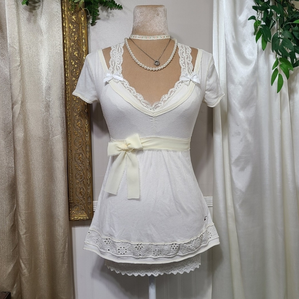 SOLD ♡ Y2K ♡ Rare Hollister White Babydoll Short Sleeve Waist Tie Top
